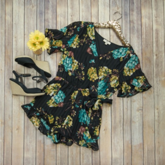 Entro Black Green Yellow Floral One Piece Romper Size Large Excellent Used Cond - Picture 1 of 5